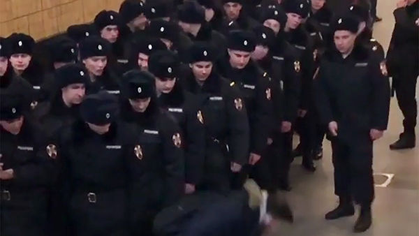 �����ӡ����ơ������� �ھ�����ǰ���⡰��ǹ��