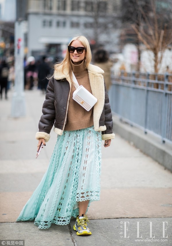 �п�+��Ůȹ���Ǵ�����������·